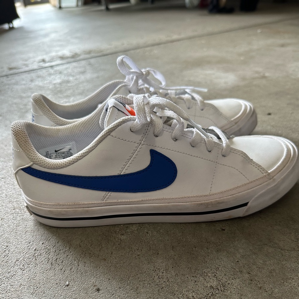 Nike boys tennis shoes size 6